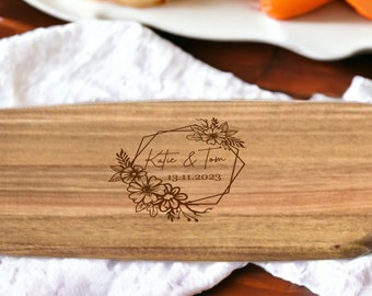 Tagliere in legno personalizzato, tagliere per formaggi, acacia, regalo di nozze, server grande, Babbo Natale segreto, amante del formaggio, tagliere inciso