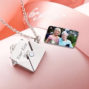 Collar de sobre grabado personalizado, colgante, su texto escrito a mano, foto del día de la madre, relleno de medias, San Valentín, carta de amor secreta