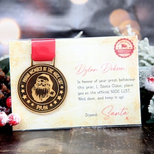 FIVER FRIDAY Medalla de la Lista de Niza Grabada Personalizada, Buena Lista de Papá Noel, Decoración de Árboles, Adorno, Trofeo, Carta de Santa, Elfo Nochebuena