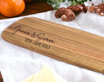 Tagliere in legno personalizzato, tagliere per formaggi, acacia, regalo di nozze, server grande, Babbo Natale segreto, amante del formaggio, tagliere inciso