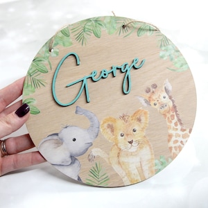 Cartel personalizado de Safari con nombre de madera, placa de la puerta del dormitorio, letrero de caja de juguetes, pared de guardería, inicial, decoración, carta de madera regalo niño o niña jungla