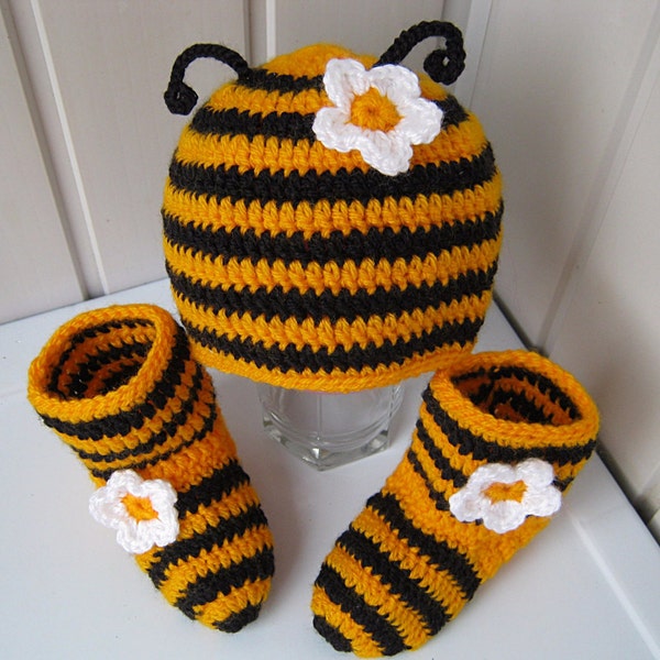 Knitted booties, knitted hats, children's hats, knitted socks, hats and shoes, baby hat, baby gift, Children's set  "bee", ready to be sent.