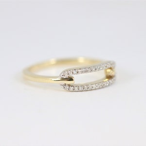 Diamond Paperclip Ring In 14K Yellow Gold