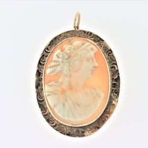 Vintage Cameo Pendant In 14K Gold