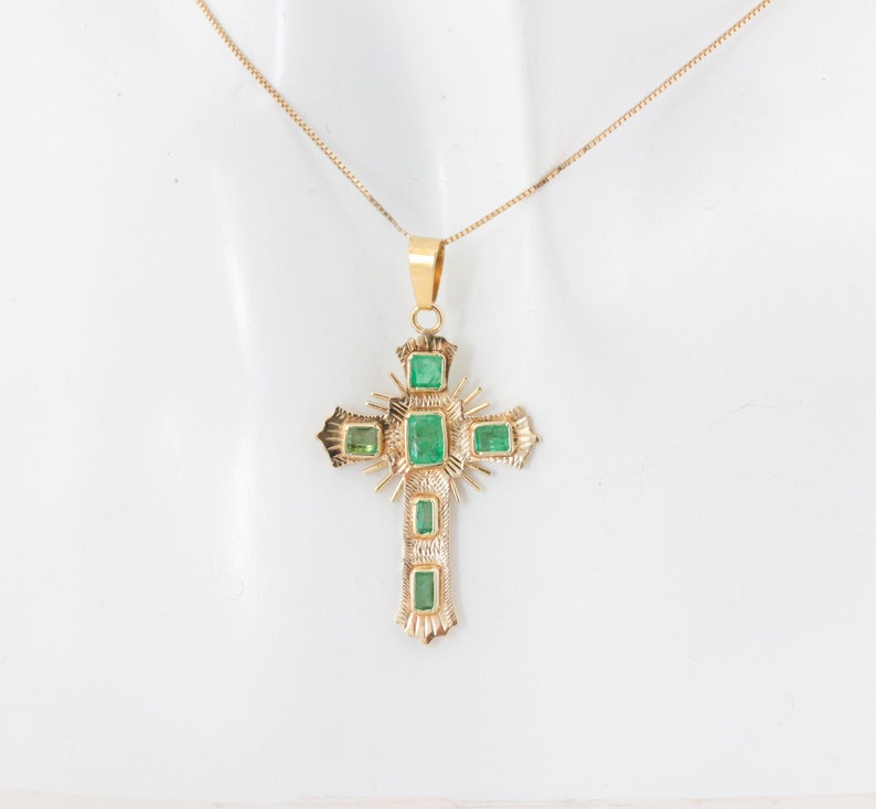 Vintage Natural Emerald Catholic Large Fleuree Cross 18k Yellow Gold - Vintage Emerald Cross Pendant Vintage Natural Emerald Catholic Large Fleuree Cross 18k Yellow Gold - Vintage Emerald Cross Pendant