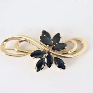 Vintage Floral Sapphire Brooch In 14K Yellow Gold