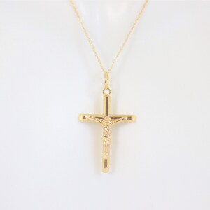 Gold Cross Pendant In 18K Yellow Gold