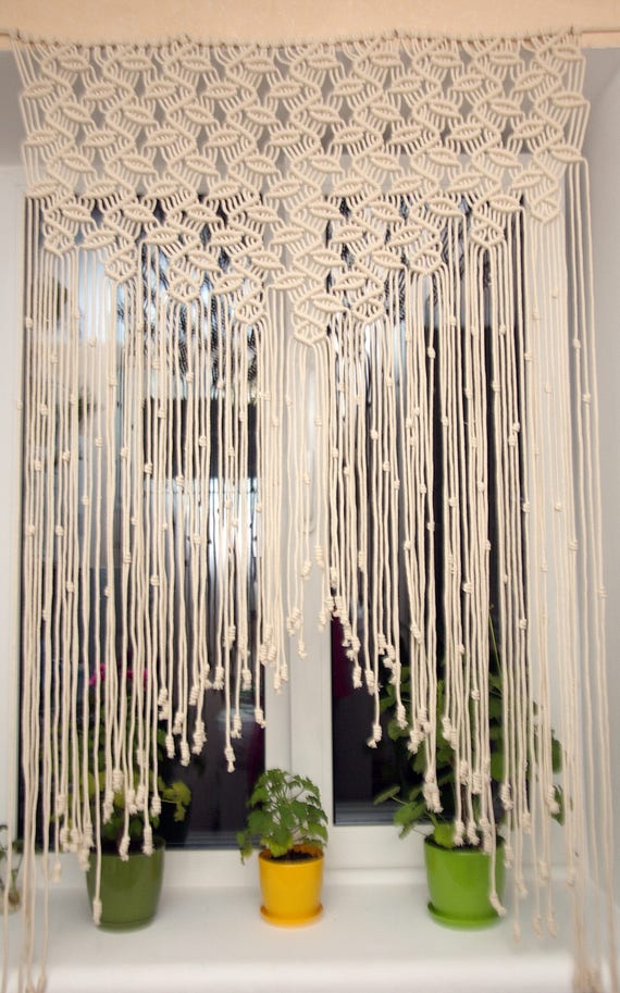 Acá te dejamos bellas ideas para utilizar cortinas de macramé como un  agregado en tu decoración #courtain #cortina #mac…
