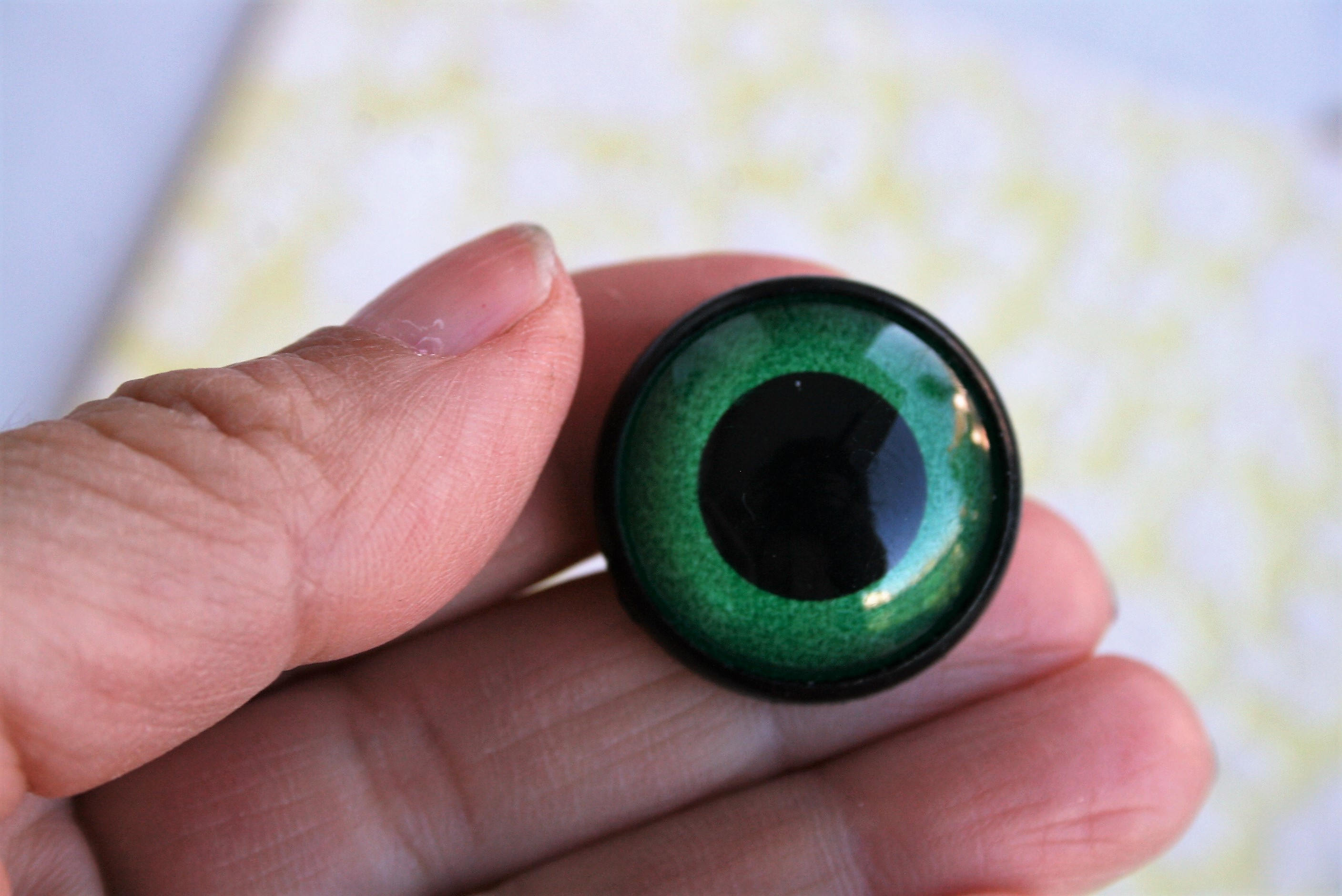 SUPERFINDINGS Over 100 pieces 14 x 8 mm colourful safety eyes