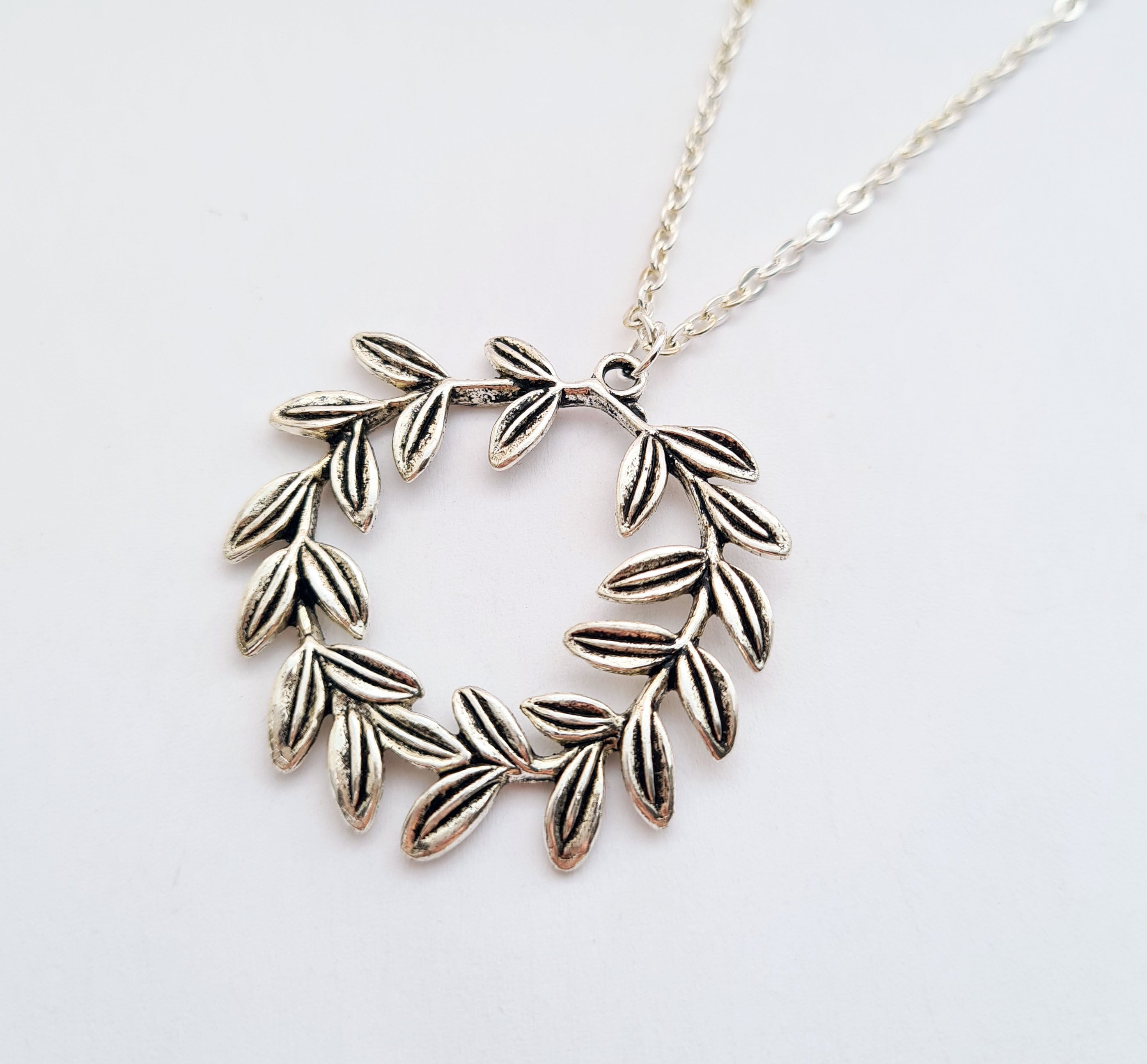 【即出荷】 Laurel Wreath Necklace - Etsy アクセサリー