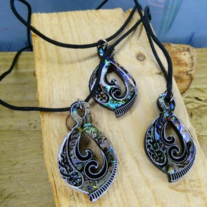 New Zealand Abalone Paua Shell Maori Tribal  Pikorua Curly Pendant On Black Cord Necklace Length  48cm/19"  Lightweight Necklace