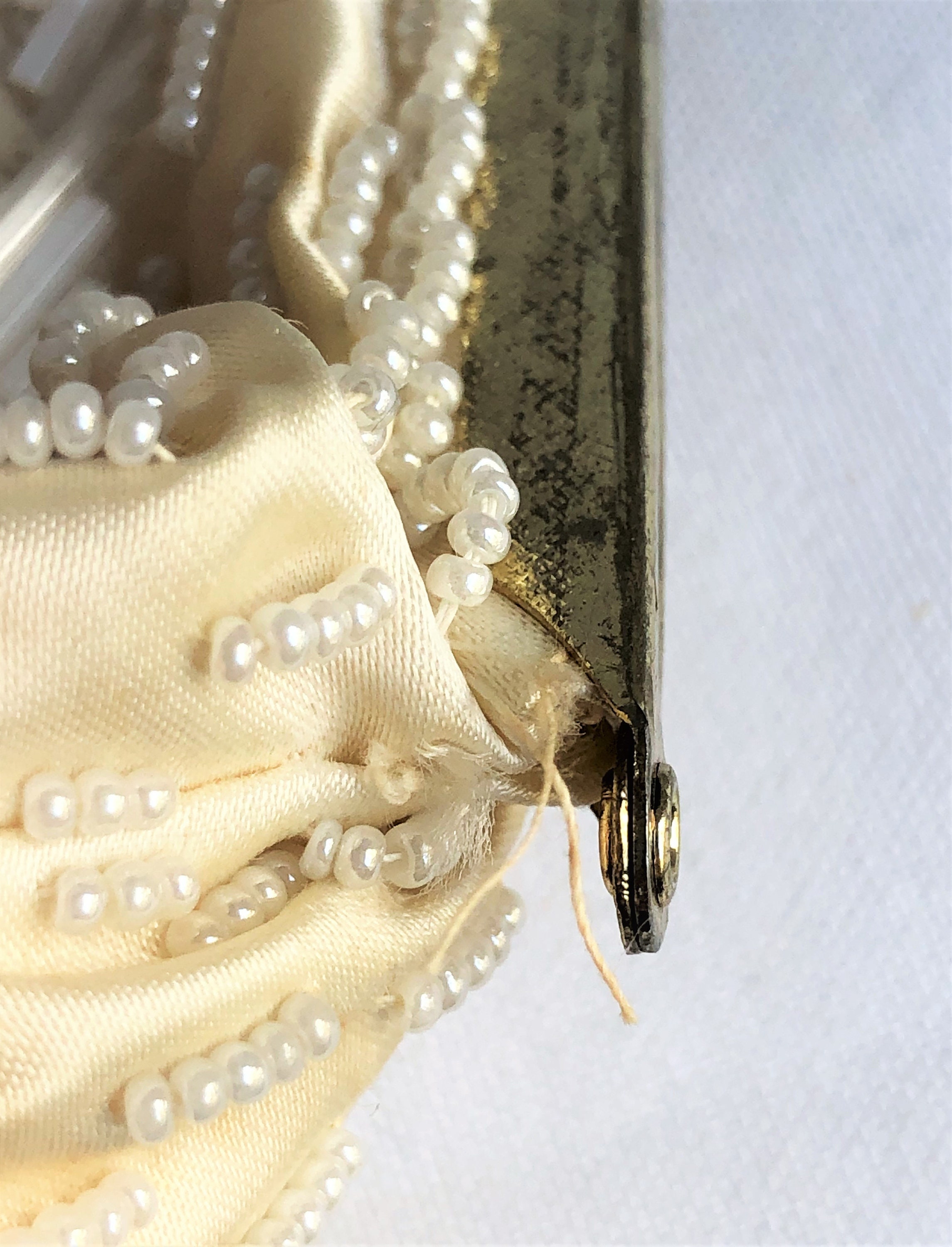 Vintage La Regale-Bead Handbag Goldtone Closure-Purse-Hand-Made Hong Kong