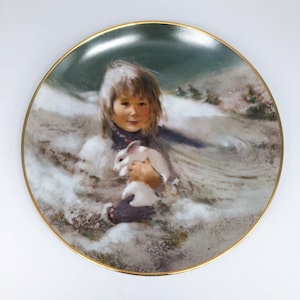 Viletta Precious Moments Collection 3rd Issue Thornton Utz Snow Bunny Plate 3016A