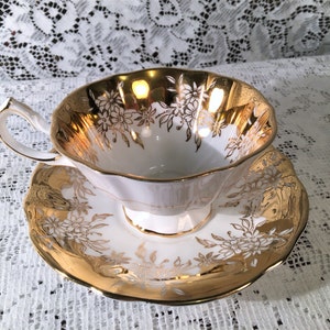 Queen Anne Fine English Bone China Scalloped Wide Mouth Tea Cup White with Gold Gilt Collectible