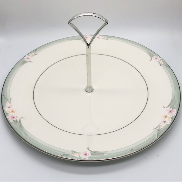 Royal Doulton Vogue Sophistication English Porcelain TC1157 Hostess Plate Center Silver Tone Handle with Pink Lilies and Platinum Band