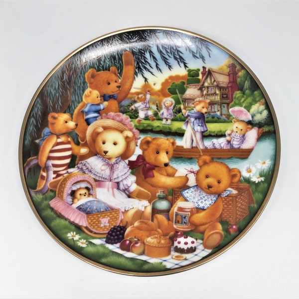 Franklin Mint Heirloom Teddy Bear Picnic by Carol Lawton Plate No M8244 Fine Porcelain