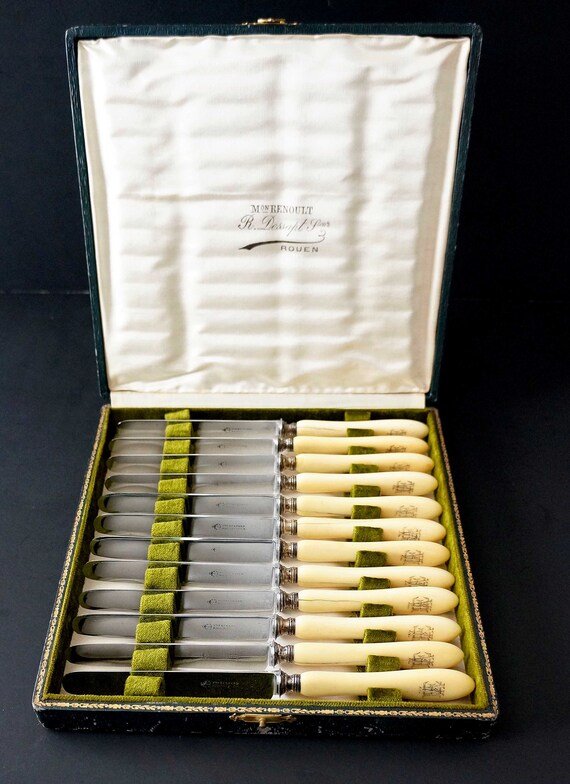 12 Antique Victor Bernard Faux Bone Knives in Original Box, Paris, France late 19c.