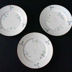 3 platos de porcelana NAST Paris de 9,2" decorados con flores de aciano, Barbeau Décor, Francia, fabricados en París entre 1784 y 1835