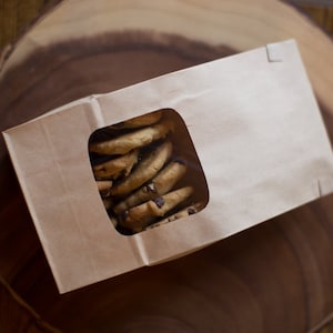 Kraft Bakery Bags with Window, Reclosable flap - lining protects from moisture, gas and odor - FDA & USDA compliant - Brown Craft Food Bags