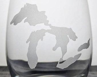 Michigan - Great Lakes Outline - Lake Huron - Superior - Ontario - Erie - Michigan - Upper Peninsula - Gift Ideas - Engraved - Wine - Pint