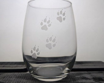 Wolf Paw - Outdoors - Dog Paw - Wilderness - Wine - Pint - Glassware - Glasses - Personalized - Hunter - Customized