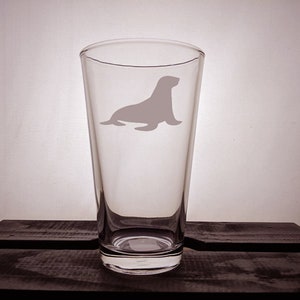 Seal Glass, Silhouette, Your Name, Personalized, Customized, Etched, Engraved, Wine, Pilsner, Pint