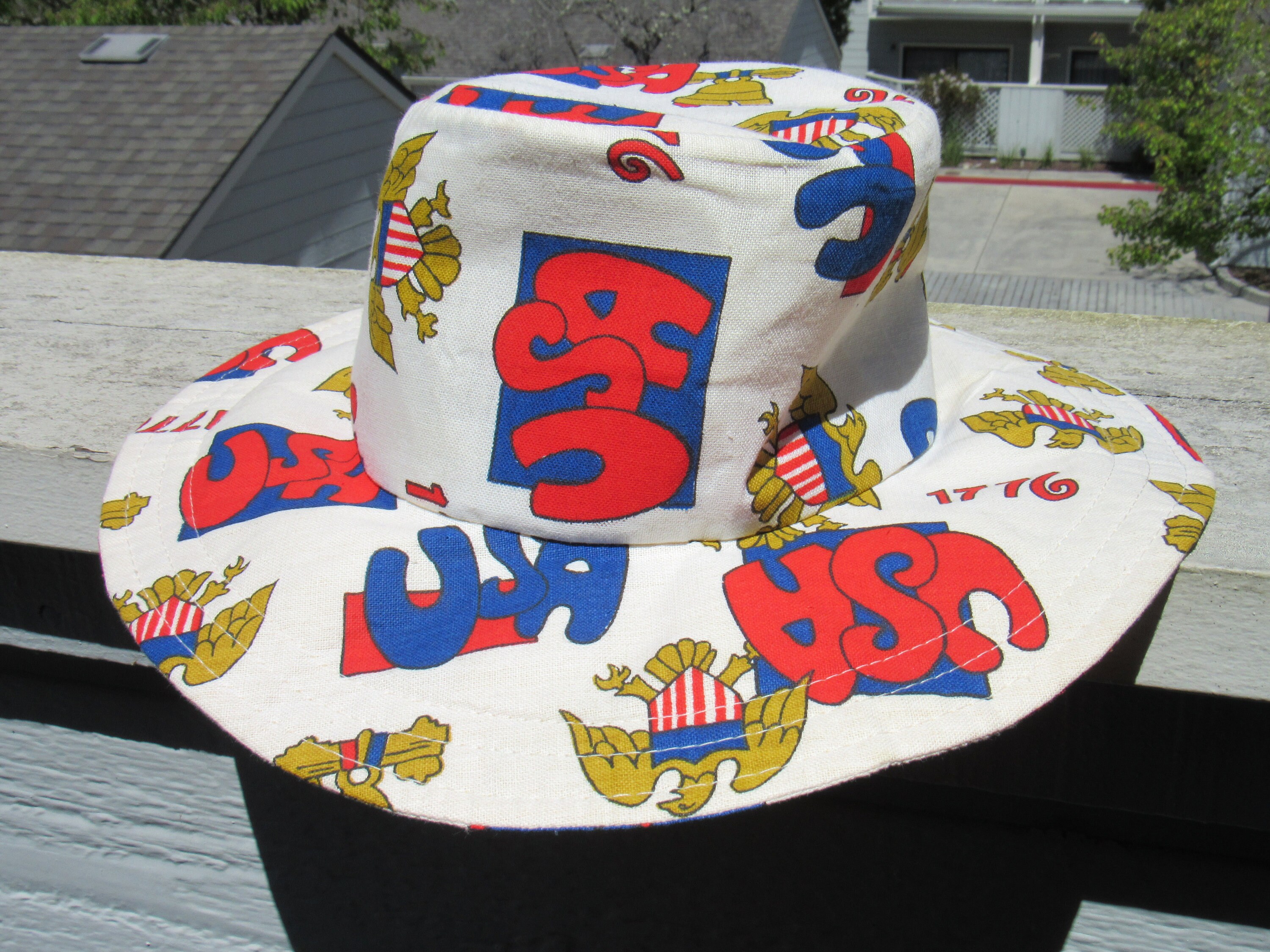 Vintage 1976 Era Patriotic Red White Blue Hat 25 Count Patriotic Party Red, White & Blue Hi-Hat | Beistle  main image 4