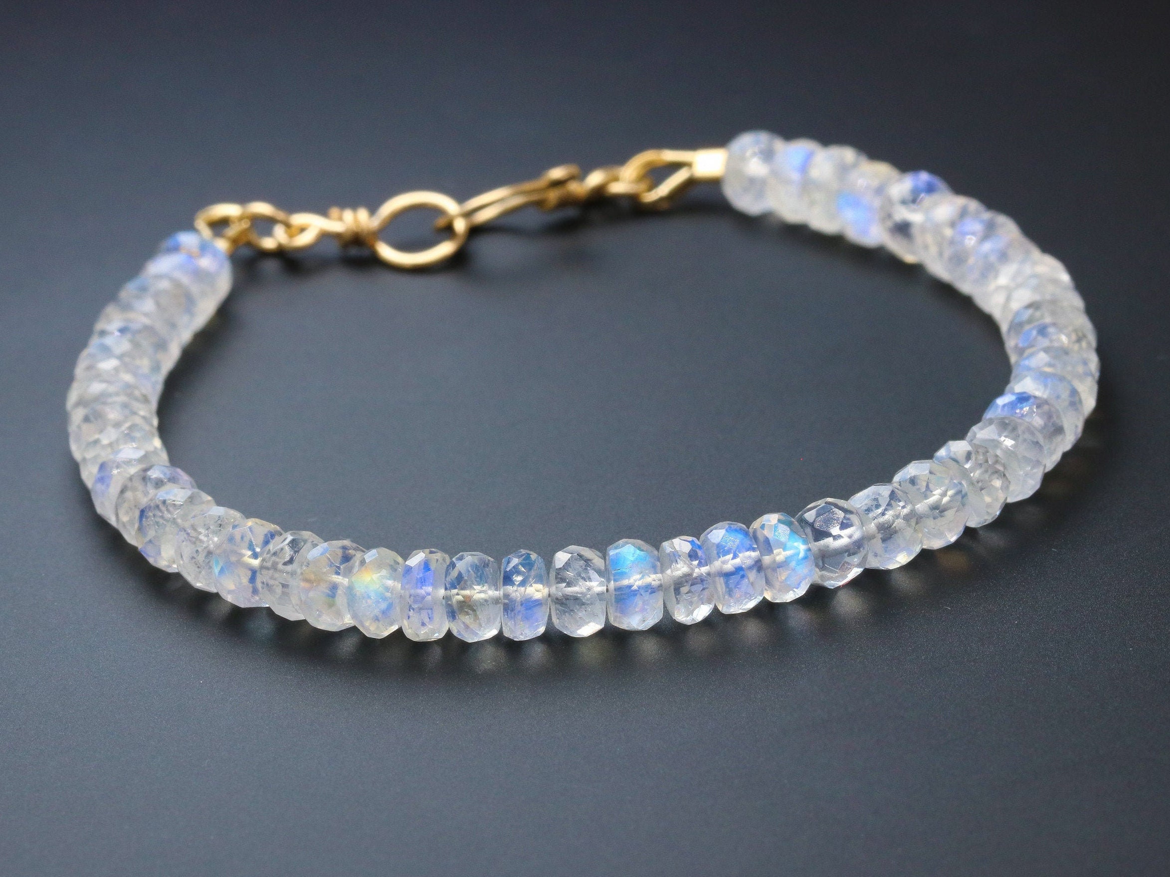 28 carat Natural Multi Blue Flash Rainbow Moonstone Bracelet 2
