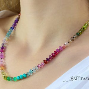 シルクノットマルチジェムストーンネックレス シルクノットネックレス ゴールドクラスプ レインボージェムストーンネックレス 貴重なカラフルネックレス ソリッドゴールド 14K
