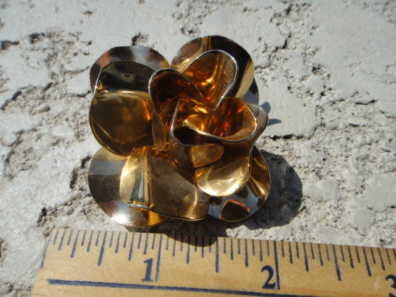 sweater clip vintage Scarf clip Vintage Jeri-Lou Large 3D Gold Rose Flower Scarf Clip Mid Century Jeri-Lou Gold Tone Scarf Clip