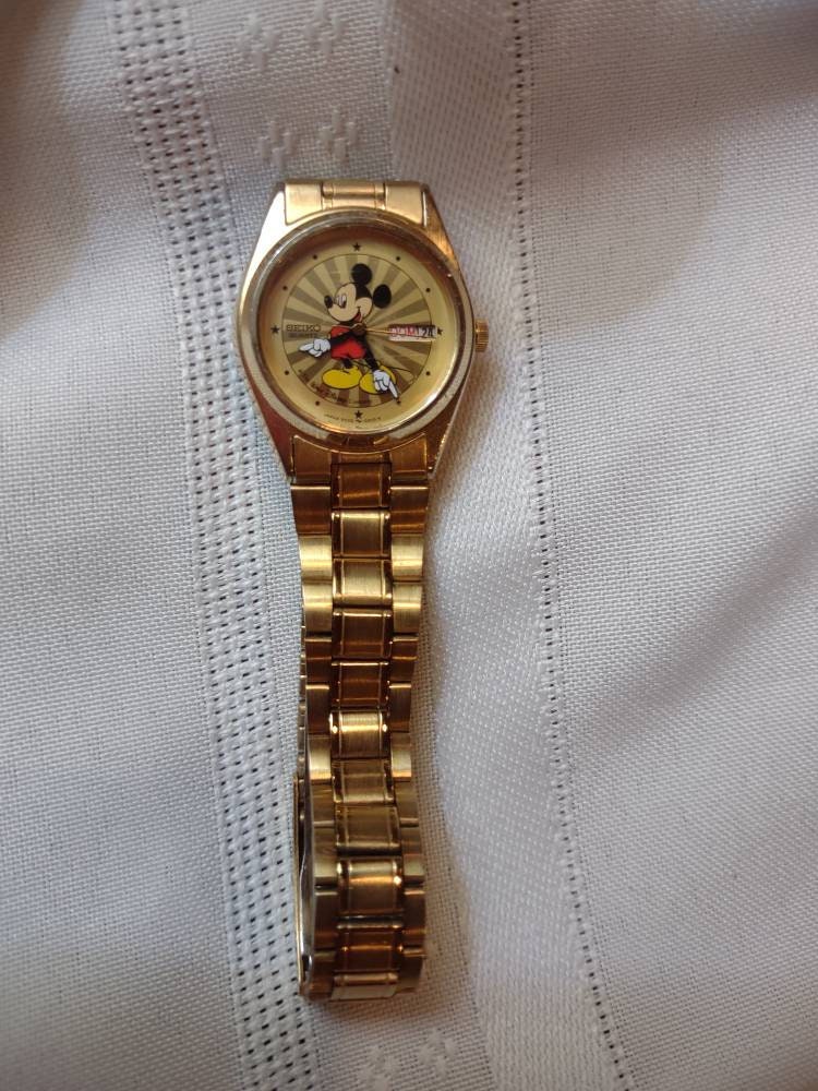 Seiko 1980s Gold Disney Mickey Mouse Starburst Watch - Etsy display picture 3