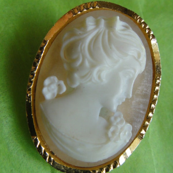 Vintage beautiful signed marked cameo Vintage Brooch Estate Jewelry  Signed C152