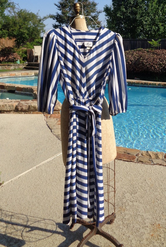 vintage mijoi dress/ 70s summer dress /Vintage 80s polyester dress with tie / light weight size 12 Beach dress vintage mijoi dress/ 70s summer dress /Vintage 80s polyester dress with tie / light weight size 12 Beach dress