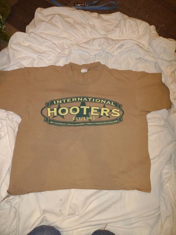 Vintage Hooters cropped shirt