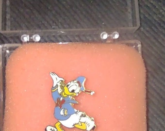 Disney Donald Duck  Pin, vintage Disney pin, Donald Duck  on roller skates pin, gift