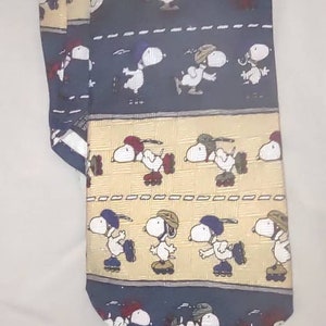 Vintage 80&#39;s Peanuts necktie, retro men&#39;s neck tie Snoopy skating Novelty Neckwear
