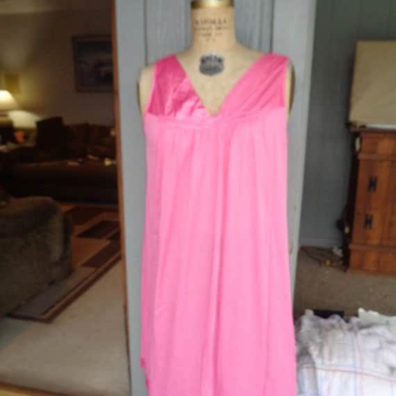VINTAGE Vanity Fair nightgown. Vanity , Nylon Nigh