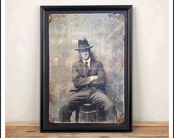 Impresión de reproducción envejecida de una foto policial vintage de un gángster. Impresión de arte - tamaño A4.