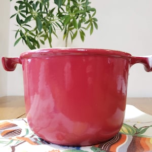 Cocotte Le Creuset, collection Mama, Enzo Mari 1970s Red Enameled Cast Iron.