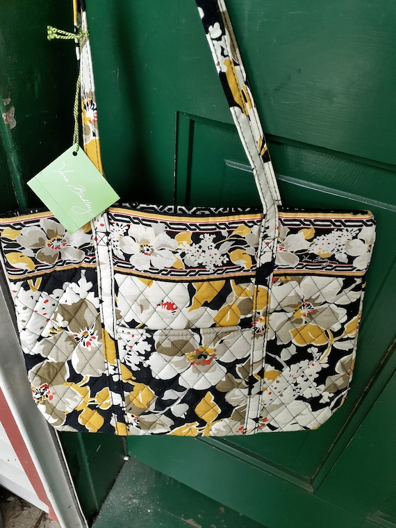 Dogwood Holiday Tote Vera Bradley