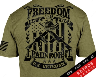 Puede incluir: Una camiseta verde con un diseño gráfico negro que presenta rifles cruzados, una bandera estadounidense y el texto "FREEDOM ISN'T FREE I PAID FOR IT U.S. VETERAN".
