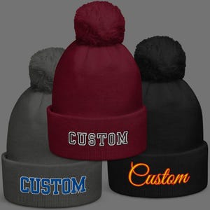 Gorros con pompones bordados personalizados, gorros personalizados, texto personalizado, regalo personalizado, gorro de invierno, gorro de talla única, gorro de invierno