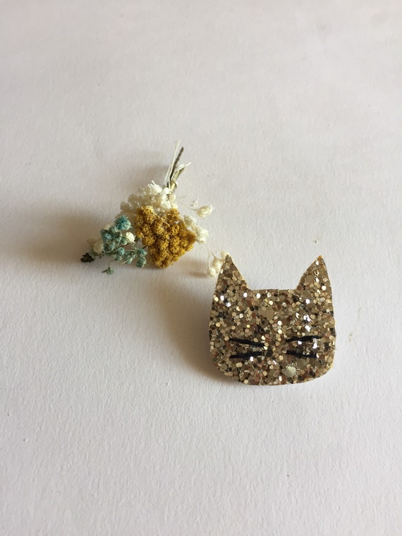 Romy sequined cat brooch handmade with love in La Rochelle