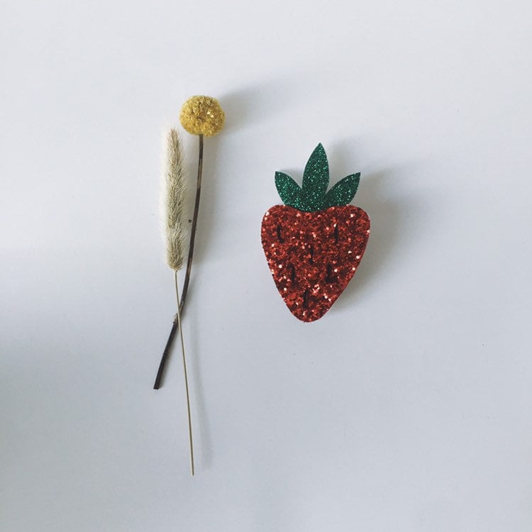 Franny the strawberry - handmade brooch