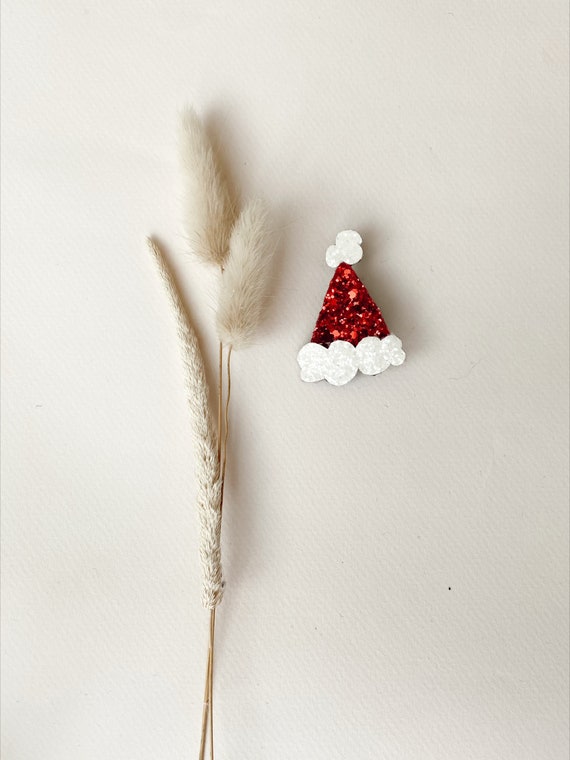 Small sequined Christmas hat brooch handmade with love by Tendre cactus in La Rochelle