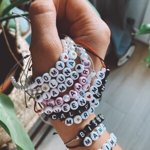 La pulsera personalizable Palabras suaves en bonitas letras perlas Cactus tierno hecho a mano en La Rochelle