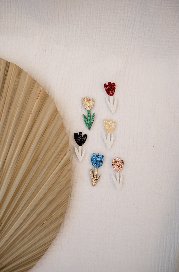 Mini Armelia pretty sequined flower brooch made entirely by hand by Tendre Cactus in La Rochelle