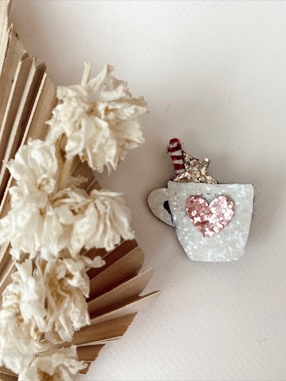 Brooch cup of glitter Christmas chocolate made with love in La Rochelle by Tendre Cactus