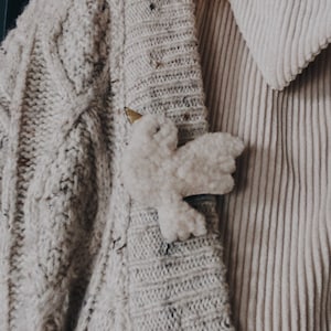 Bisou petit oiseau (kissing little bird) in handmade curly leather, made in France by Tendre Cactus