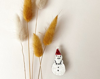 Small snowman brooch handmade with Amour by Tendre Cactus in La Rochelle